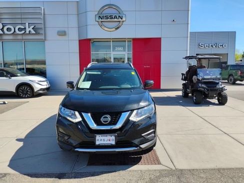 Used 2019 Nissan Rogue SV w/ Premium Package image 2