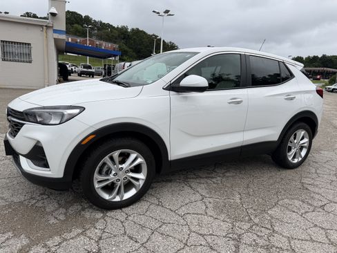 Used 2023 Buick Encore GX Preferred w/ Cold Weather Comfort Package FWD image 3