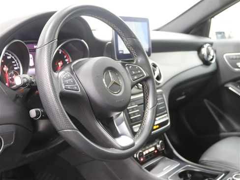 Used 2018 Mercedes-Benz GLA 250 4MATIC image 16