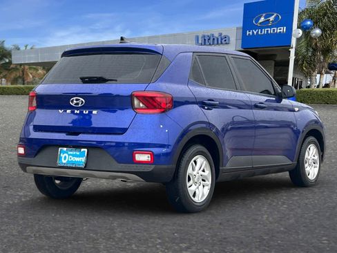 Certified 2022 Hyundai Venue SE image 3