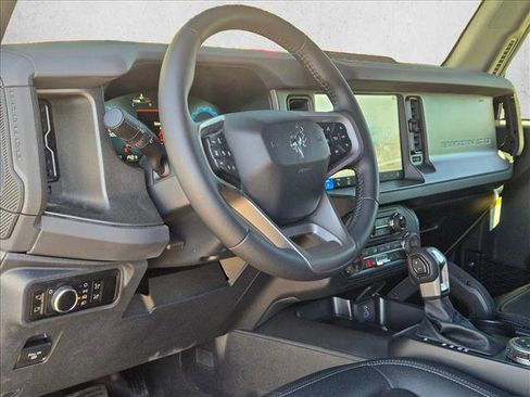 New 2025 Ford Bronco Badlands image 3