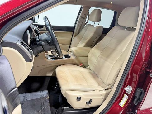 Used 2019 Jeep Grand Cherokee Laredo image 27