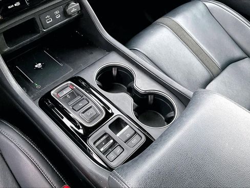 Used 2023 Honda Pilot Touring image 16