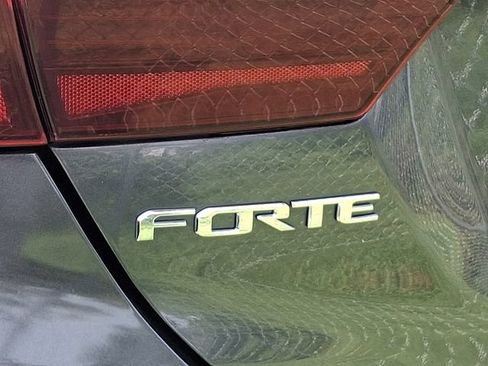 Used 2019 Kia Forte LXS FWD image 10