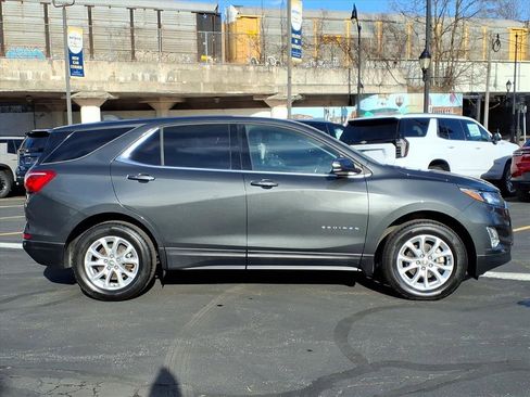 Used 2019 Chevrolet Equinox LT image 2