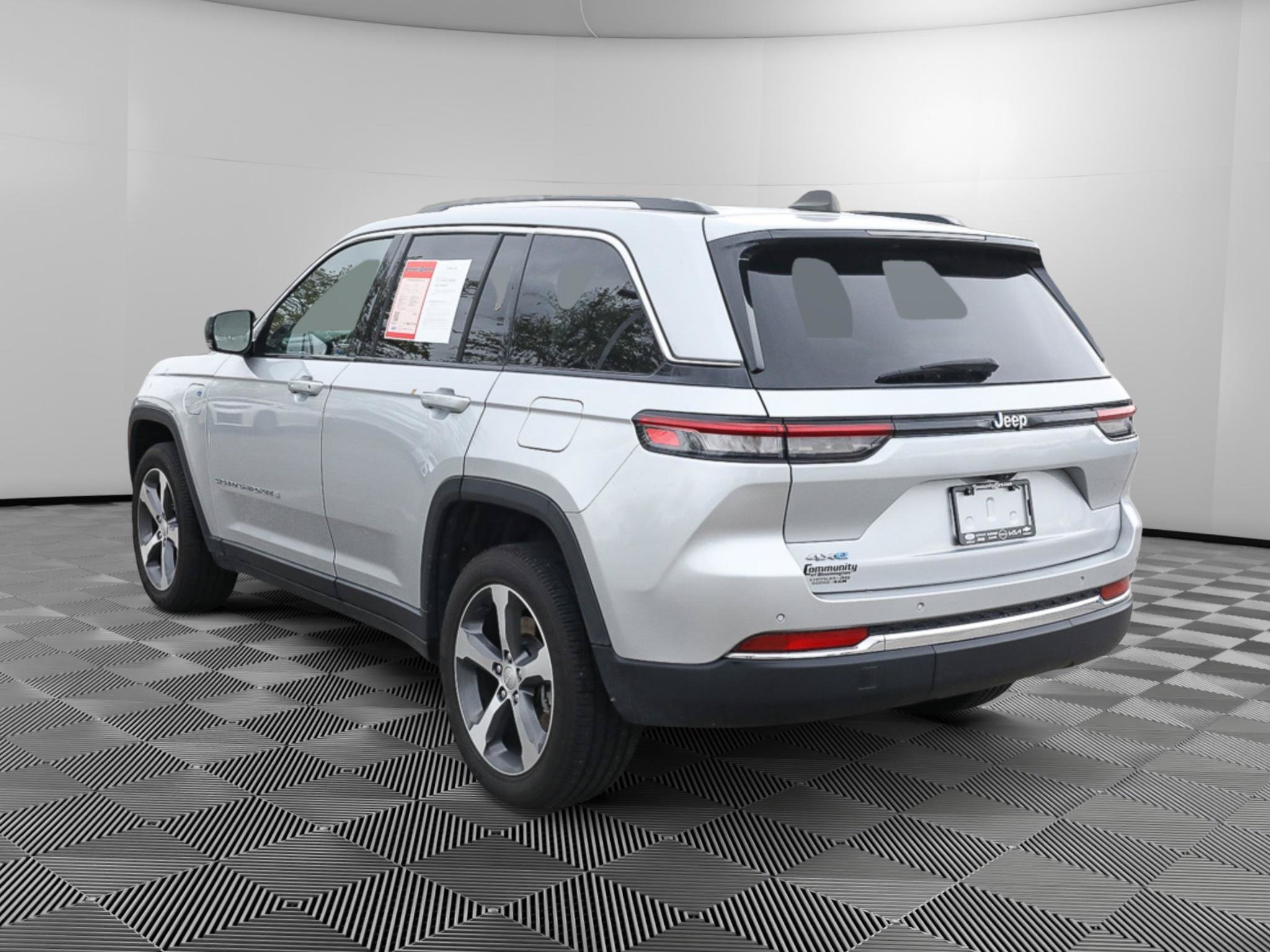 Used 2023 Jeep Grand Cherokee 4WD 4xe image 5