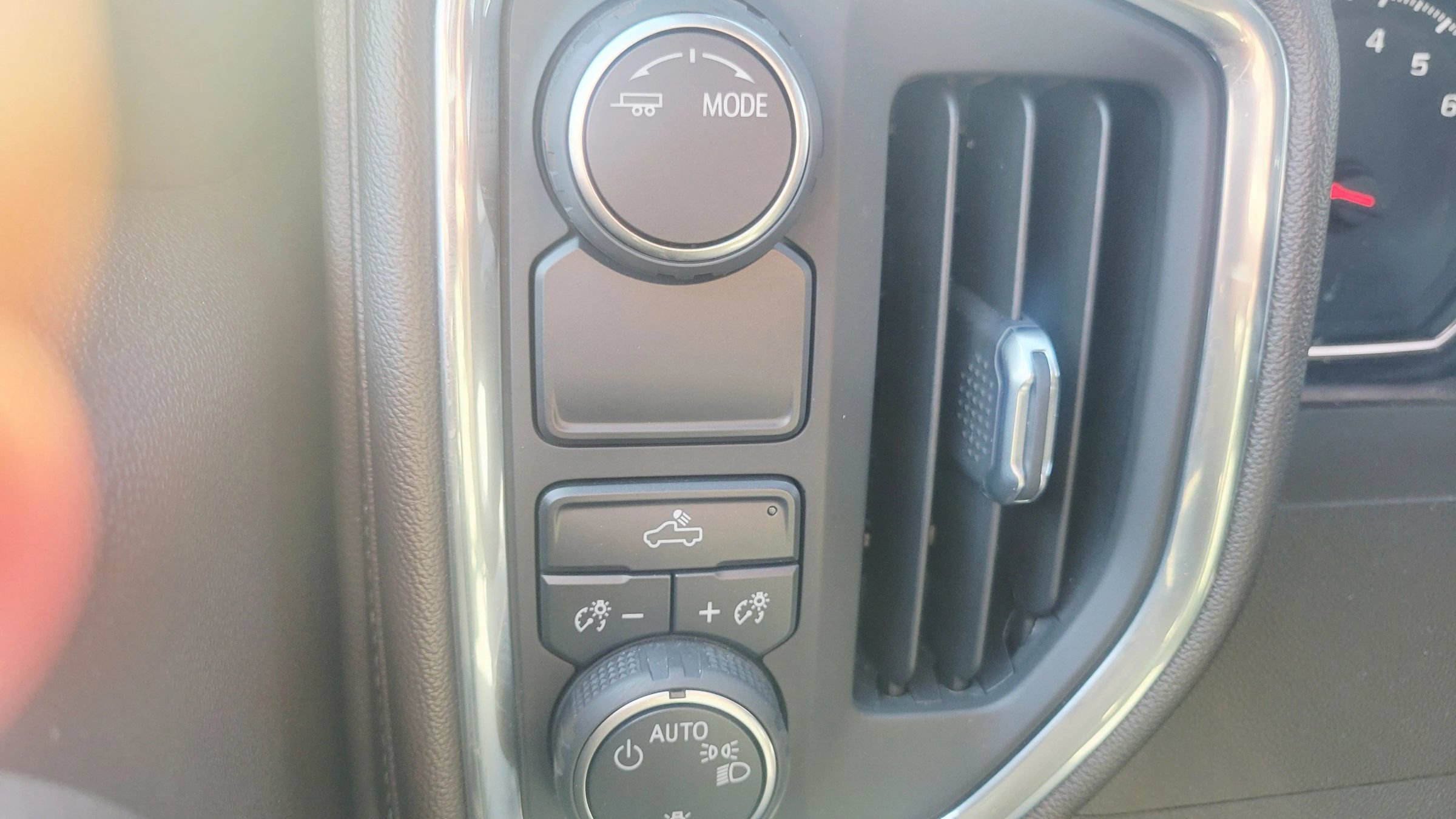 Used 2020 Chevrolet Silverado 1500 LT w/ All-Star Edition RWD image 17