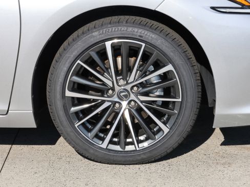 Used 2025 Lexus ES 300h w/ Premium Package image 11