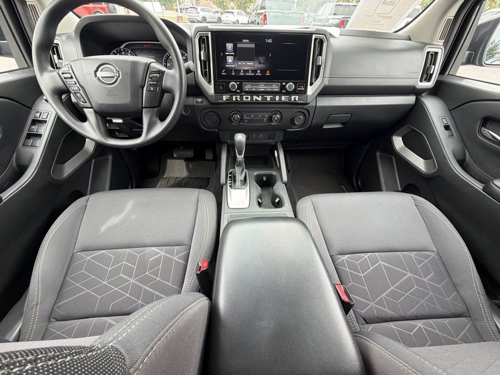 Used 2025 Nissan Frontier SV RWD image 22