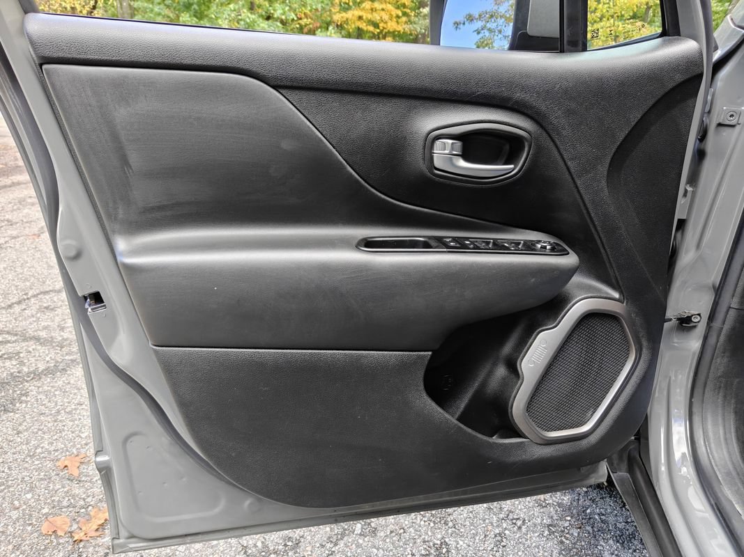 Used 2021 Jeep Renegade Limited AWD/4WD image 12