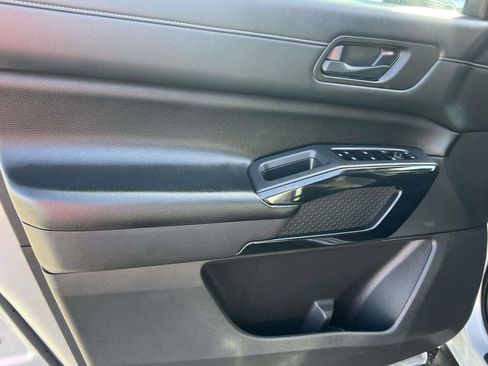 Certified 2024 Nissan Pathfinder SV image 29