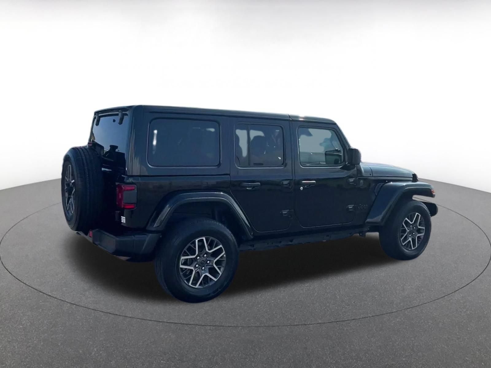 Used 2025 Jeep Wrangler Unlimited Sahara AWD/4WD image 14