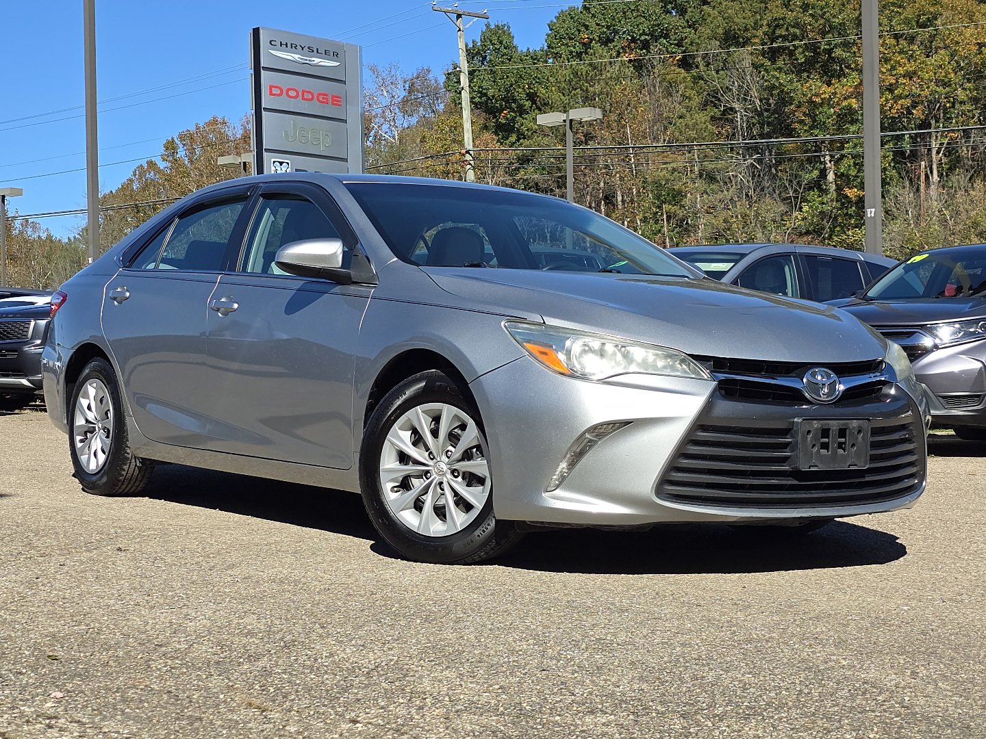 Used 2016 Toyota Camry LE FWD image 2
