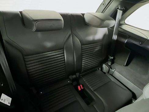 Used 2025 Land Rover Discovery Dynamic SE AWD/4WD image 29