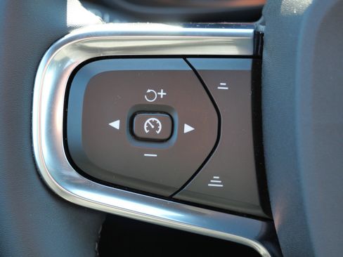 Used 2023 Volvo XC40 Recharge Ultimate image 33