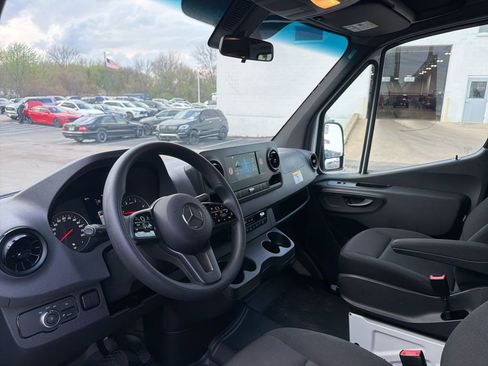 Used 2024 Mercedes-Benz Sprinter 2500 image 18