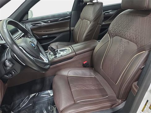 Used 2018 BMW 740i xDrive image 13