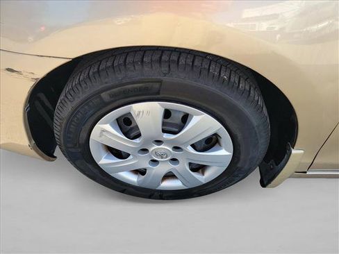 Used 2010 Toyota Camry LE image 8