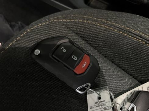 Used 2024 Jeep Wrangler Unlimited image 24