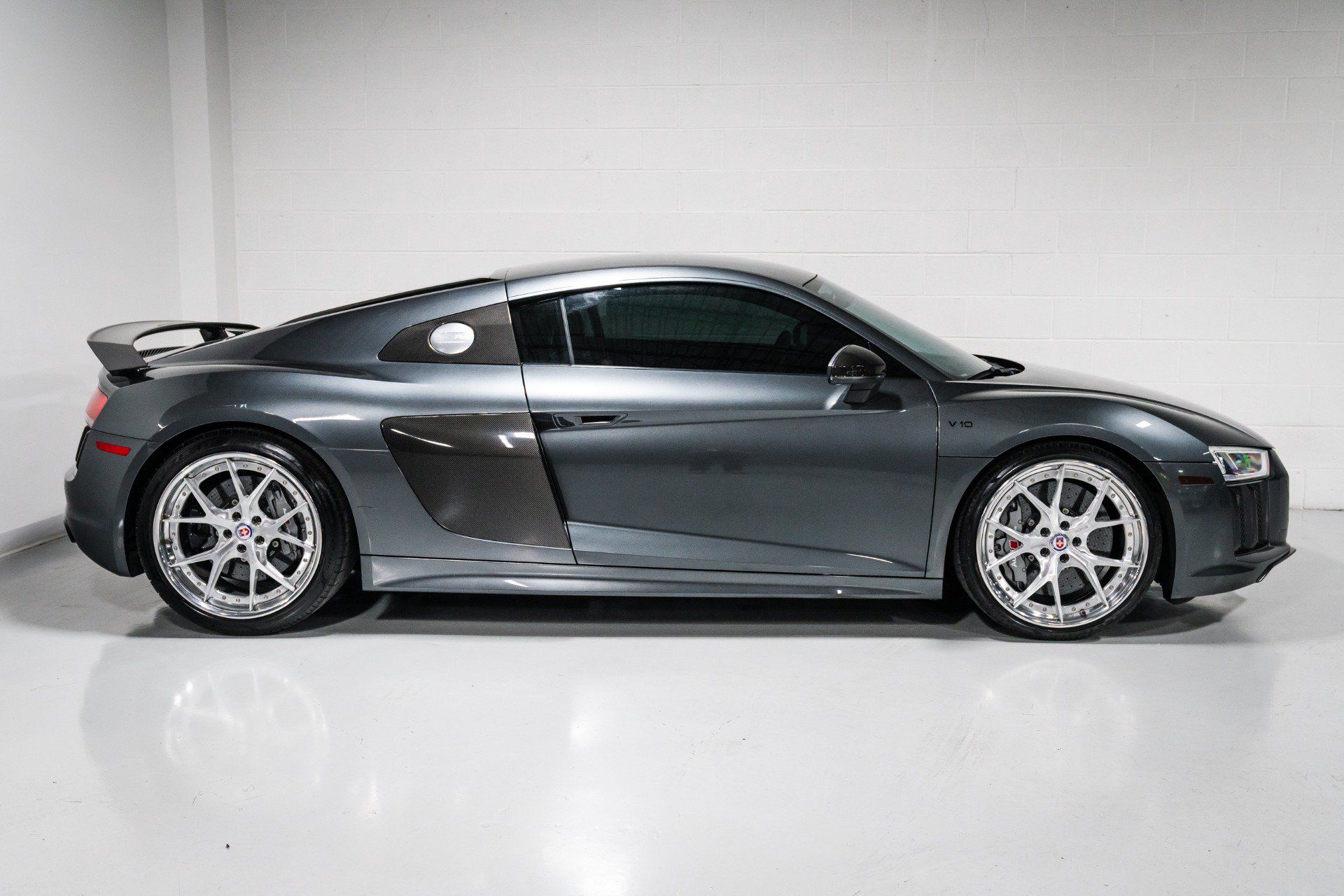 Used 2018 Audi R8 V10 plus AWD/4WD image 2