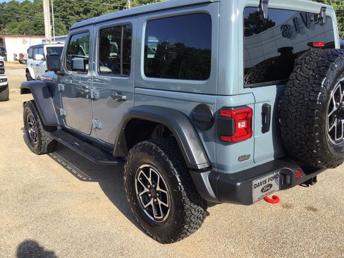 Used 2024 Jeep Wrangler Unlimited Rubicon AWD/4WD image 12