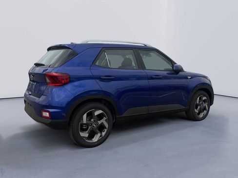 New 2026 Hyundai Venue SEL FWD image 3