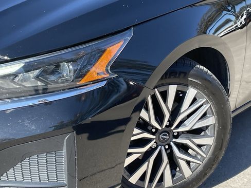 Used 2024 Nissan Altima 2.5 SV image 9