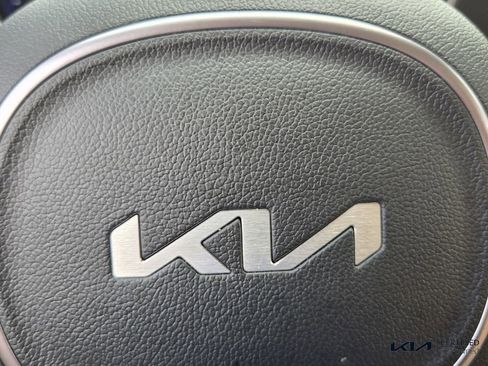 Used 2023 Kia Carnival LX FWD image 28