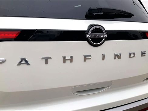 Used 2024 Nissan Pathfinder SL FWD image 33