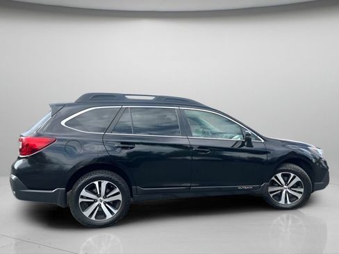 Used 2018 Subaru Outback 2.5i Limited AWD/4WD image 4