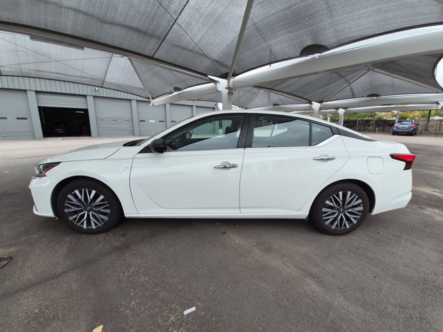 Used 2025 Nissan Altima 2.5 SV FWD image 8
