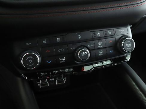 Used 2024 Dodge Durango GT AWD/4WD image 16