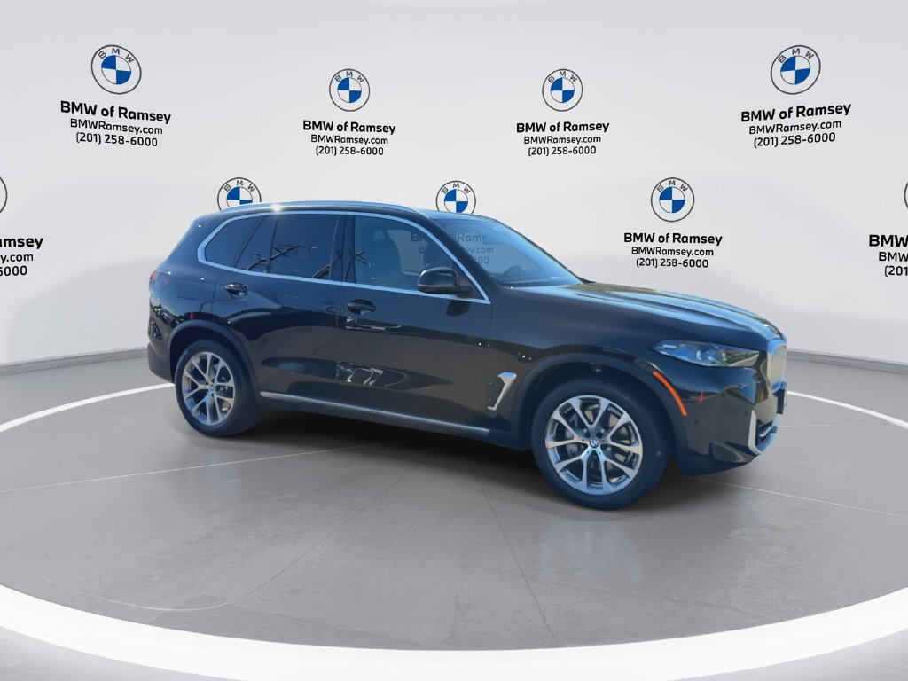 Used 2024 BMW X5 xDrive40i w/ Premium Package AWD/4WD image 2