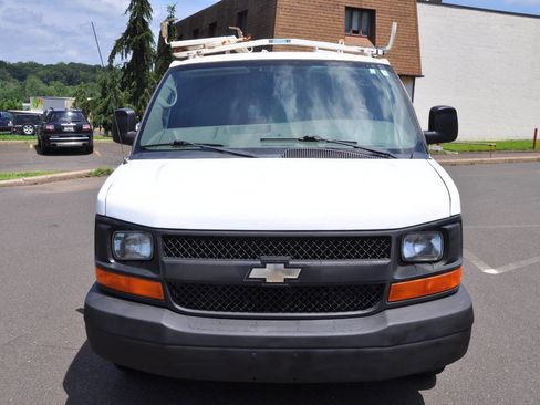 Used 2010 Chevrolet Express 2500 image 3