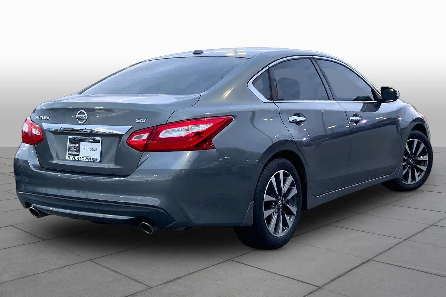 Used 2016 Nissan Altima 2.5 SV w/ Convenience Package FWD image 12