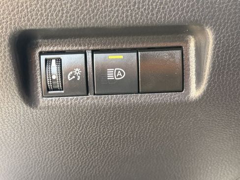 Used 2025 Toyota RAV4 XLE FWD image 22