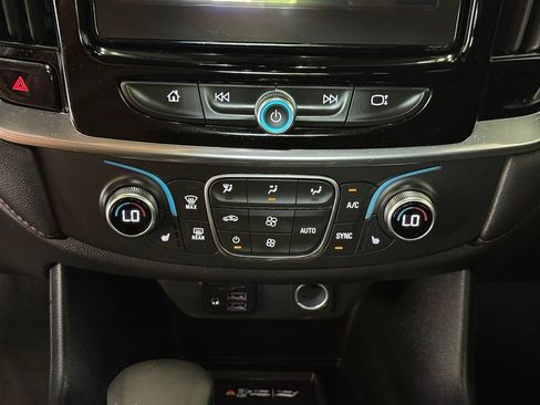 Used 2023 Chevrolet Traverse RS FWD image 21