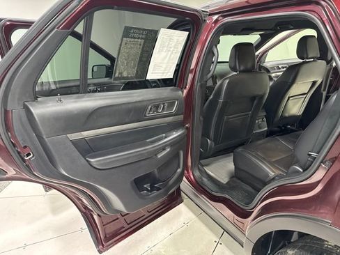 Used 2018 Ford Explorer XLT w/ Equipment Group 202A AWD/4WD image 23