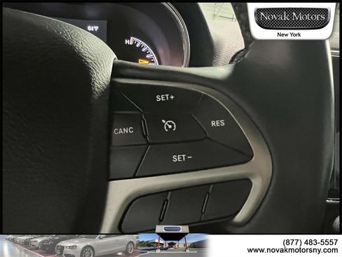 Used 2022 Jeep Grand Cherokee Laredo X image 22