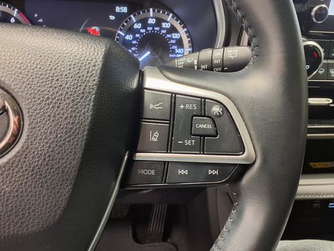 Used 2023 Toyota Highlander XLE image 21