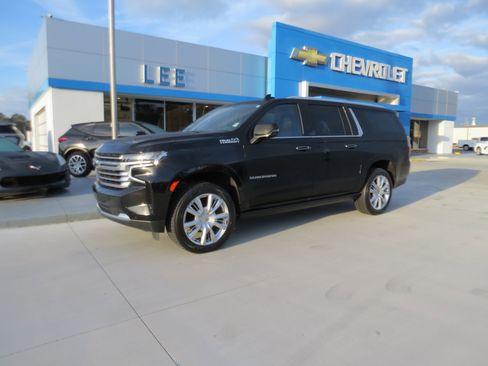 Used 2022 Chevrolet Suburban High Country image 1