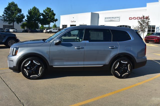 Used 2025 Kia Telluride S FWD image 8