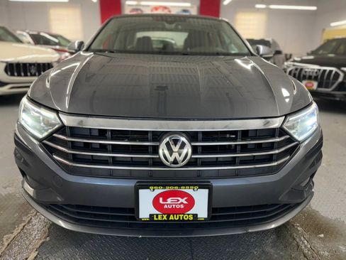 Used 2019 Volkswagen Jetta SEL Premium image 3