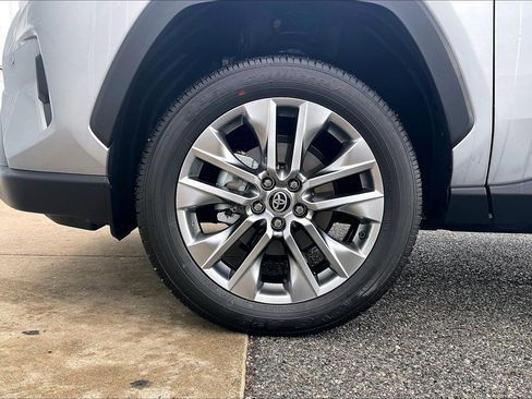 Used 2025 Toyota RAV4 Limited image 11