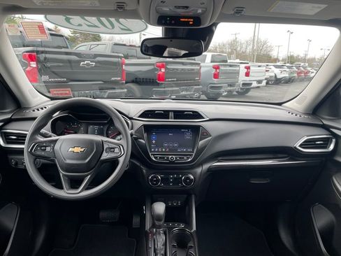 Used 2023 Chevrolet TrailBlazer LT w/ Convenience Package FWD image 11