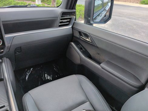 Used 2024 Lexus GX 550 w/ Accessory Package (Z1) AWD/4WD image 17