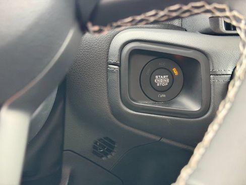 Used 2025 Jeep Gladiator Rubicon AWD/4WD image 19