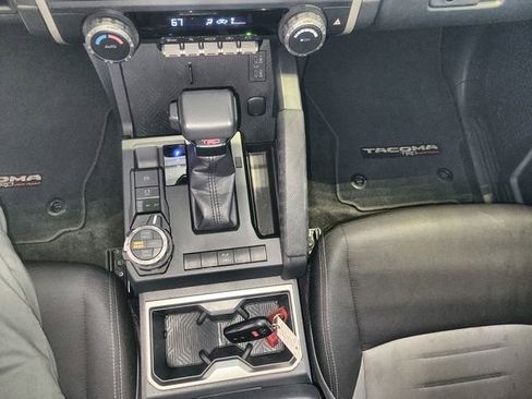 Certified 2025 Toyota Tacoma TRD Off-Road AWD/4WD image 20