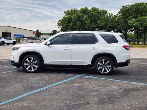 Used 2024 Honda Pilot Elite image 3