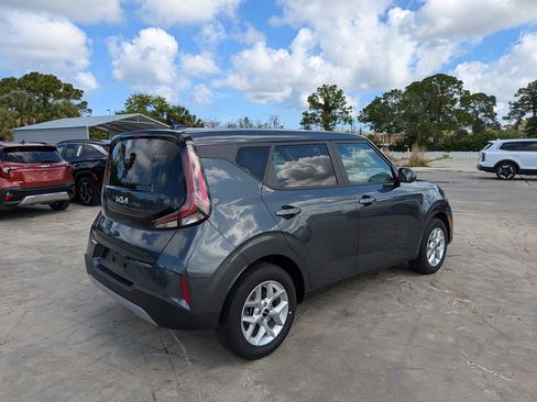 Certified 2025 Kia Soul LX w/ LX Technology Package FWD image 8